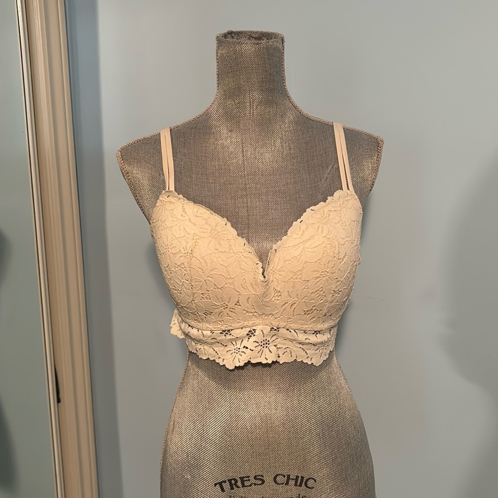 Cream Aerie bra, 38C.